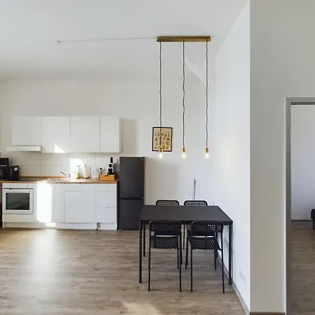 Großzügige Mit Balkon *