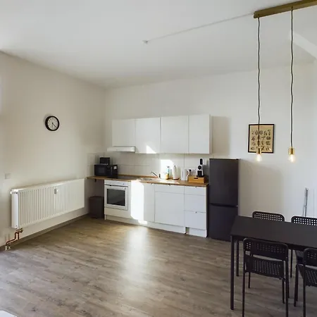 Großzügige Mit Balkon